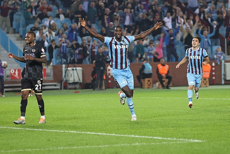 İstanbulspor president halts Onuachu and Trabzonspor’s party amid controversy - Soccernet.ng