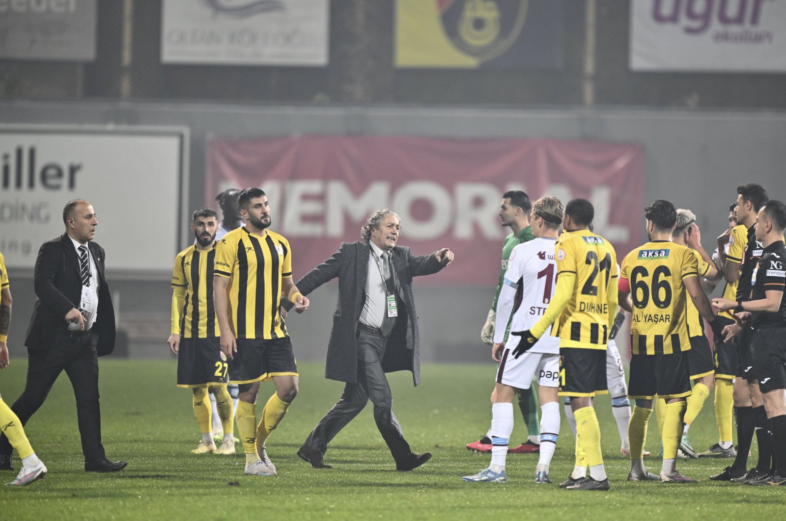 Istanbulspor abandon field in Turkish Süper Lig tie amid ref chaos | Daily Sabah - Daily Sabah