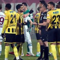 Süper Lig club walks off pitch to protest referee - Hurriyet Daily News