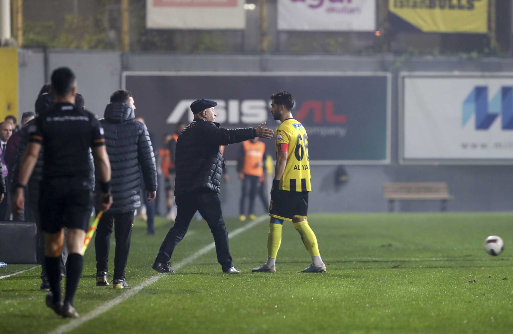 Turkish league game suspended after team pulls players off field to protest referee decision - CTPost