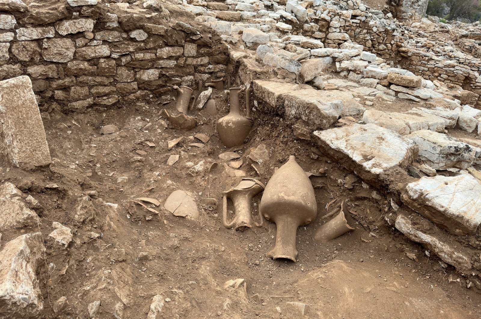 10 rare Greek jars found in Türkiye's ancient city of Amos | Daily Sabah - Daily Sabah