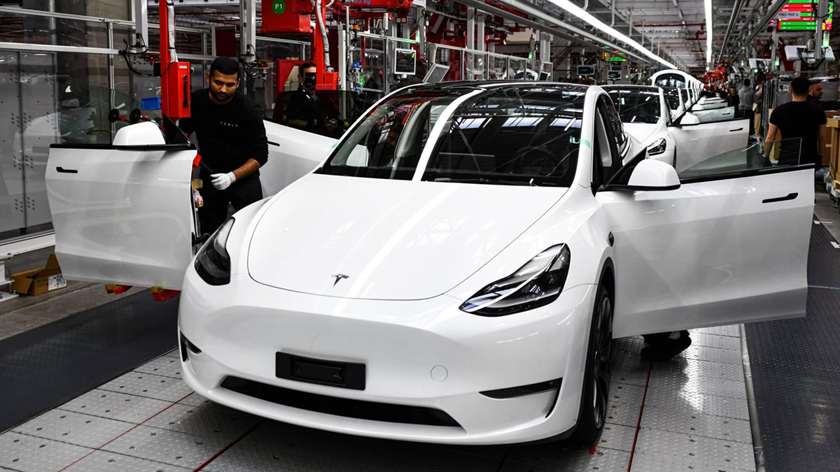 Tesla 200.000 Aracını Geri Çağırıyor: İşte Nedeni!