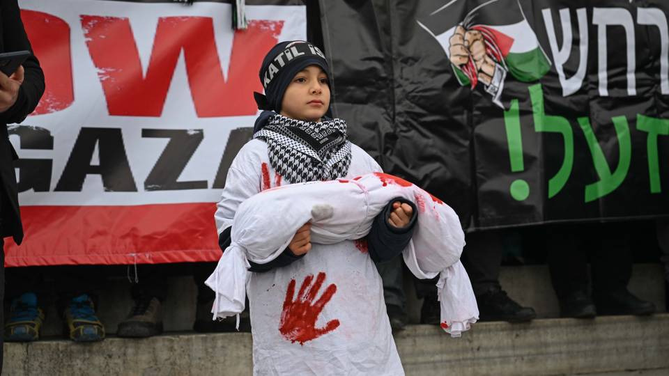 Global Day of Action for Gaza: Tens of thousands march in Istanbul - TRT World