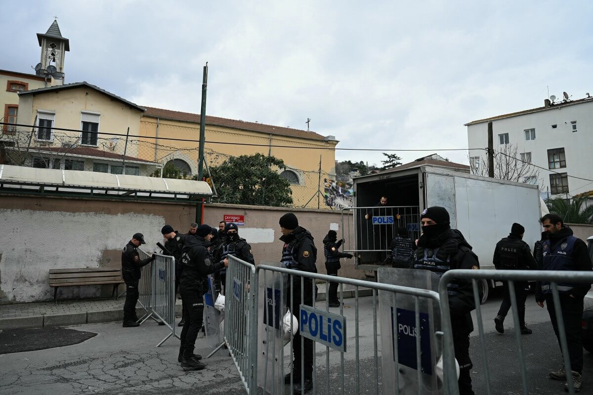 İstanbul’da Roman Katolik Kilisesi papazı saldırı sonrası polis koruması istiyor – TurkishMinute