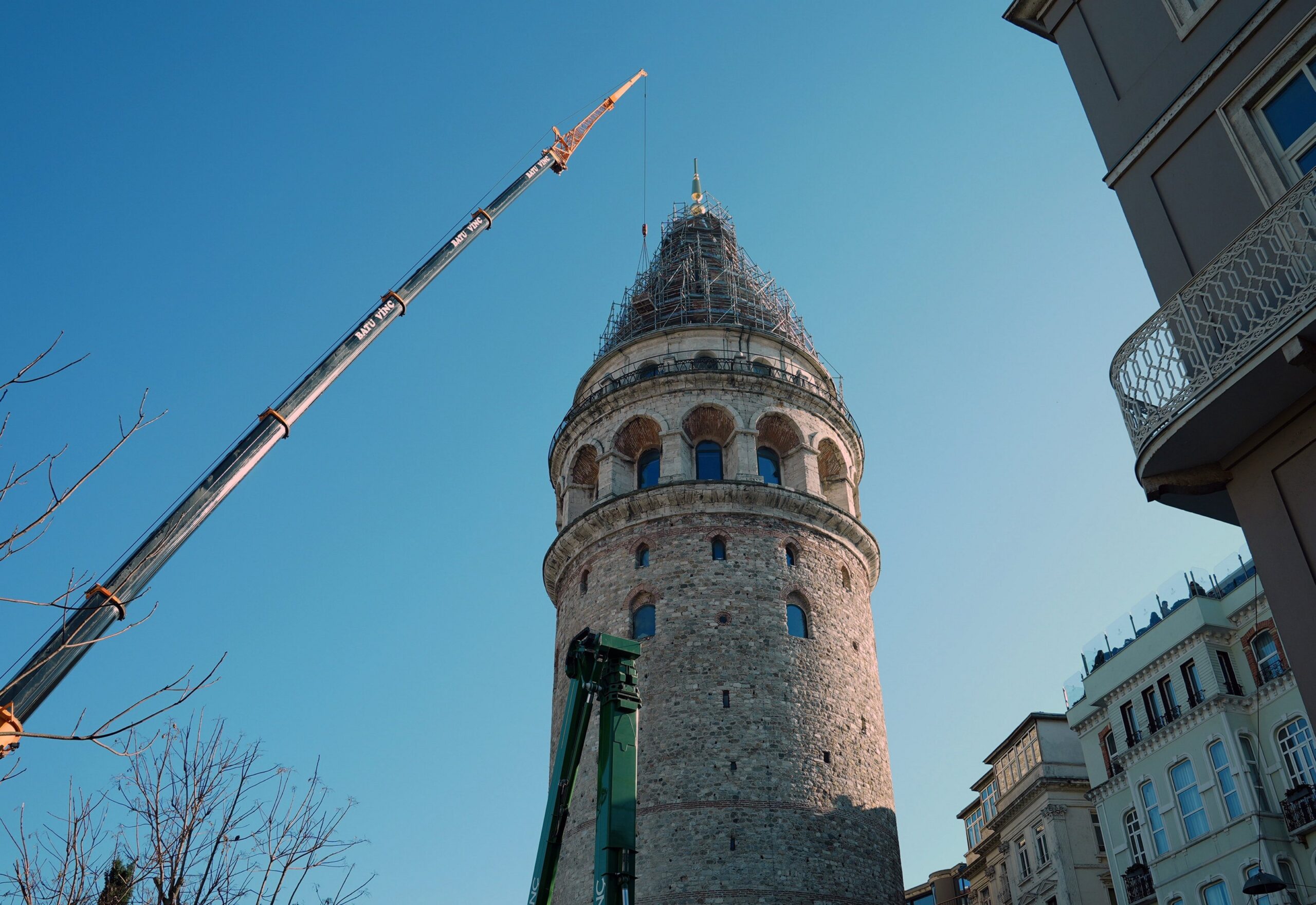 İstanbul’un Galata Kulesi geçici olarak restorasyon çalışmaları nedeniyle kapatıldı | Daily Sabah