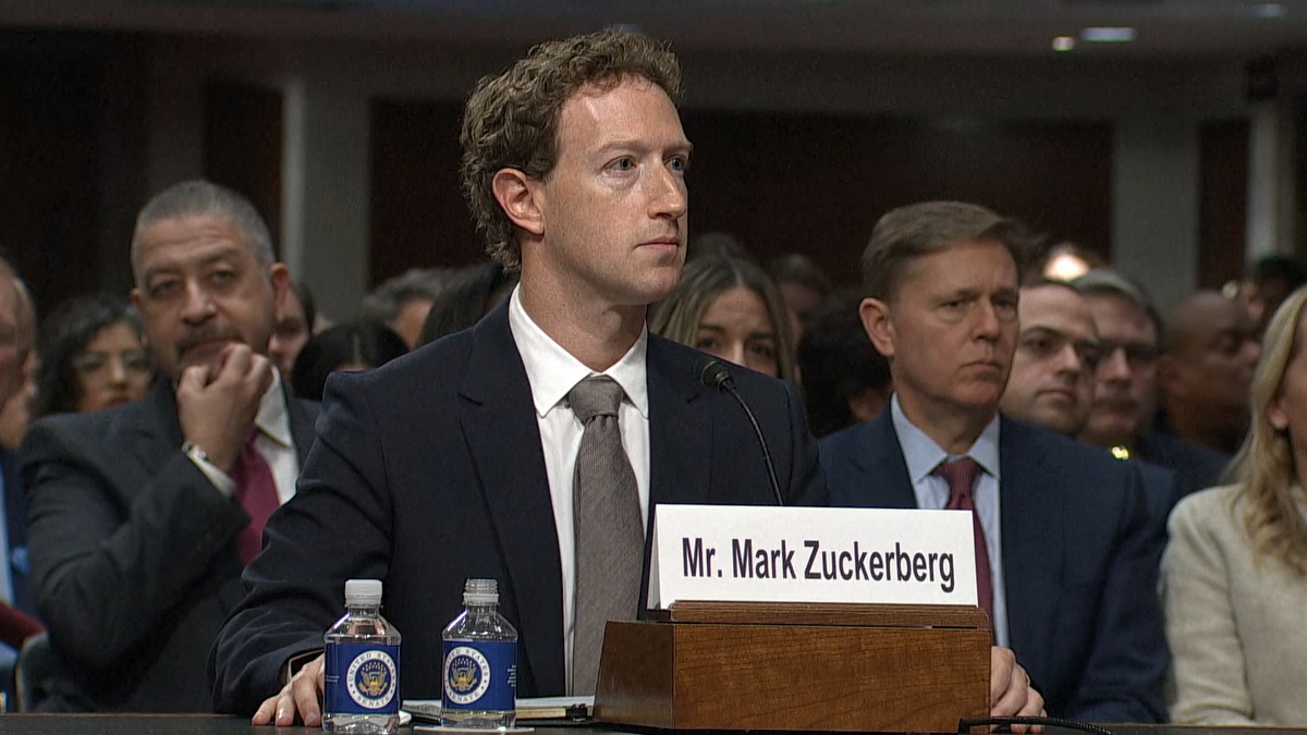 Mark Zuckerberg ABD Senatosunda Özür Diledi: Peki Neden? (Video)