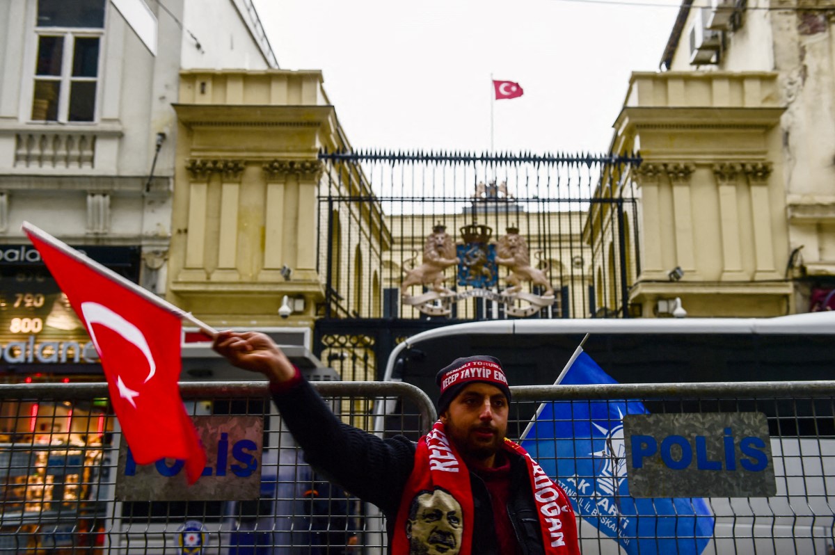 Türkiye istihbaratı, İstanbul’daki Hollanda Konsolosluğu’nda Türk bayrağı olayını düzenledi – Kuzey Araştırma ve İzleme Ağı