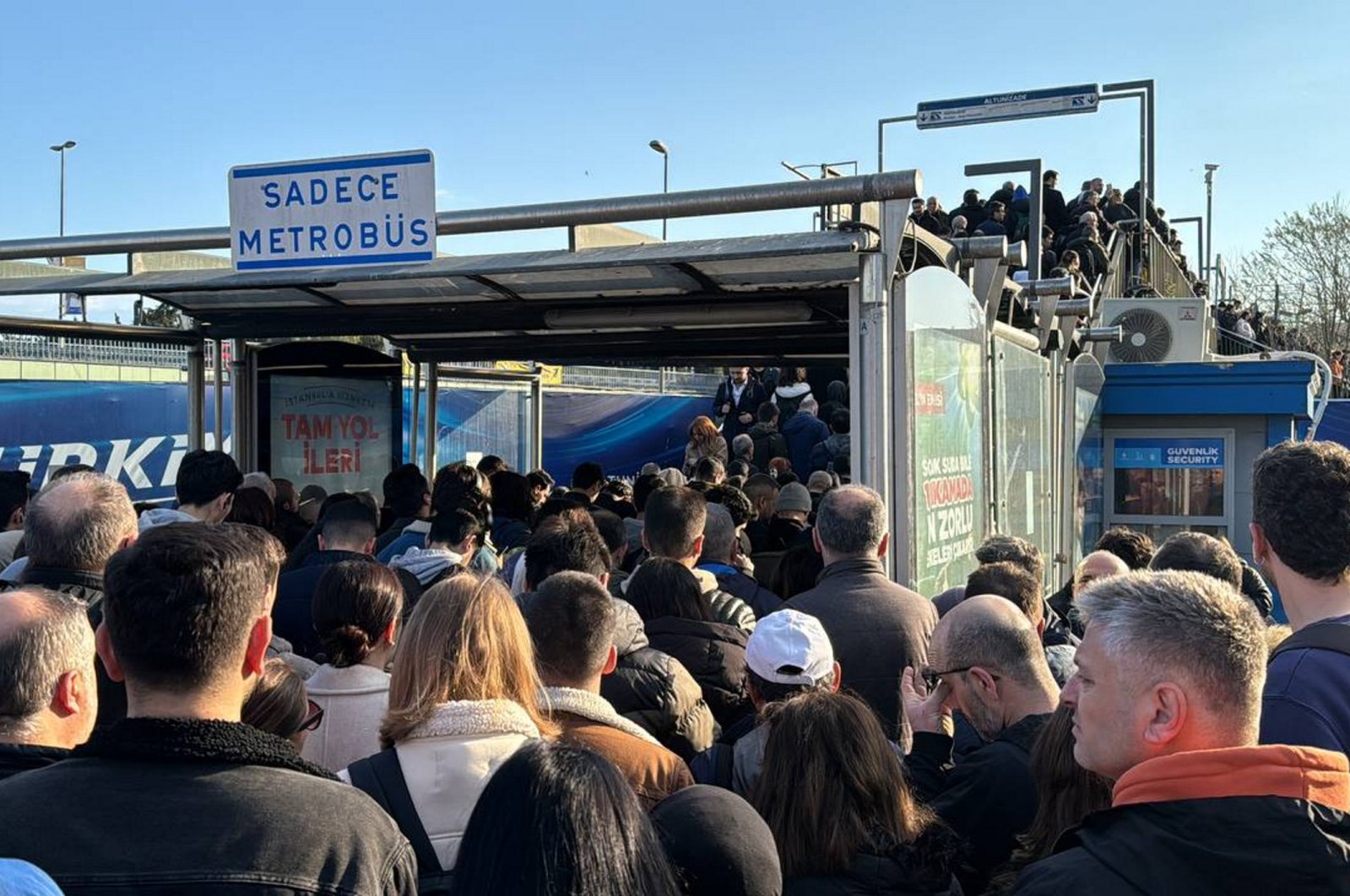 Malfunction disrupts Istanbul Metro services, frustrates commuters | Daily Sabah - Daily Sabah