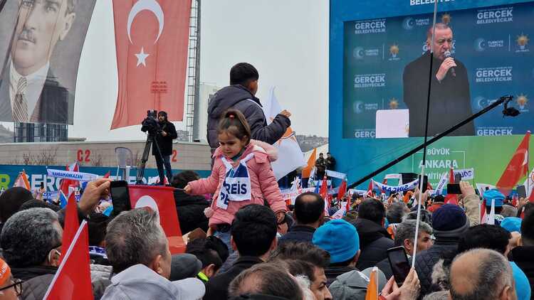 İstanbul’da Erdoğan, Partisinin Yerel Seçim Kampanyasının Öncüsü – БТА