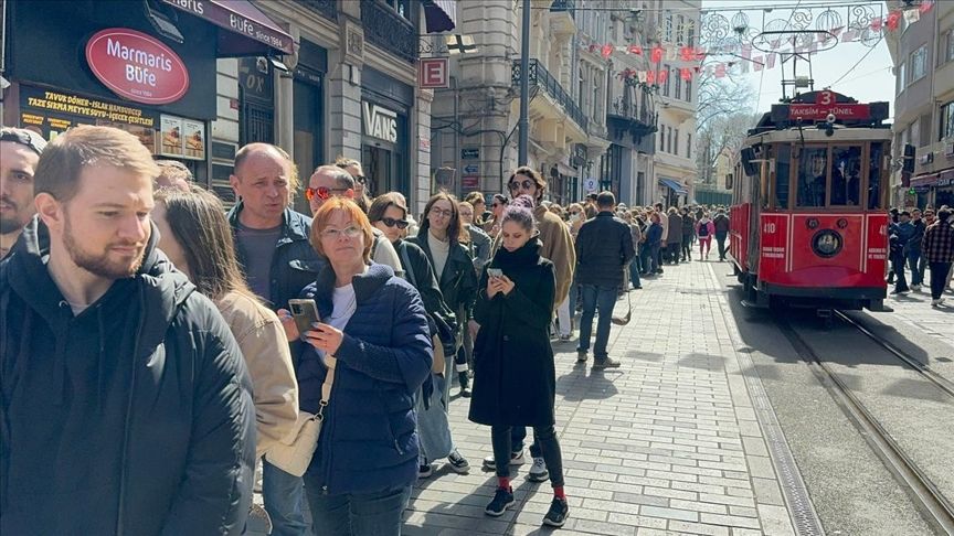 Scores of Russian expats in Türkiye vote in their country's presidential election - Türkiye Newspaper