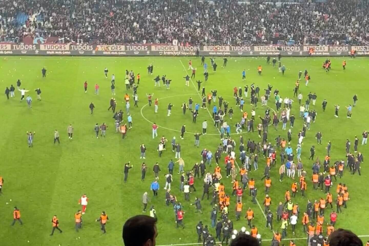 Investigation launched after Trabzonspor fans enter pitch following defeat by Fenerbahce - The Athletic