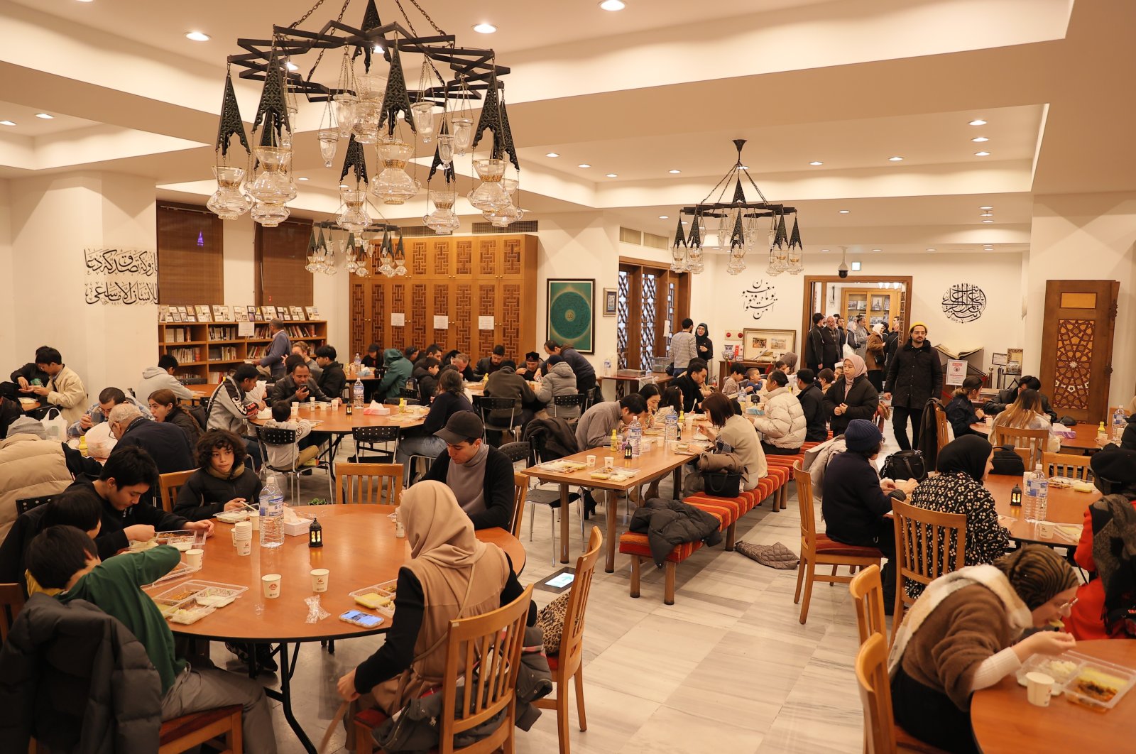 Türkiye-run Tokyo Mosque draws Japanese crowd for Ramadan iftars - Daily Sabah