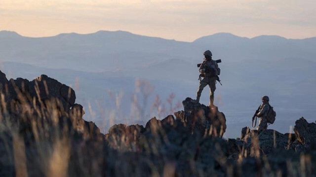 Türkiye, kuzey Irak ve Suriye’de 13 PKK/YPG teröristini “etkisiz hale getirdi” | Siyaset – Yeni Şafak Türkçe