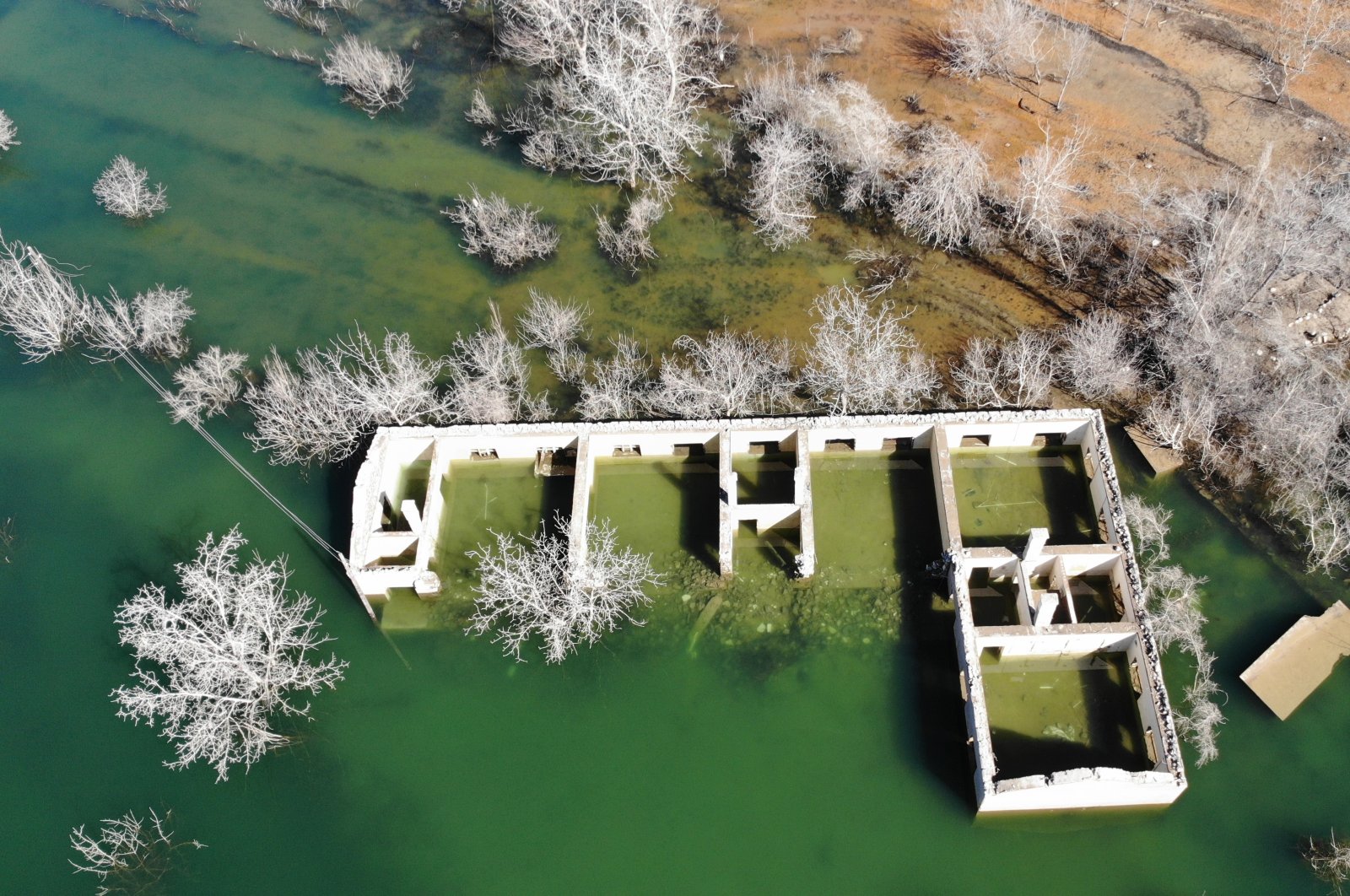 Submerged castle unveiled as Türkiye's Yusufeli Dam's water released | Daily Sabah - Daily Sabah