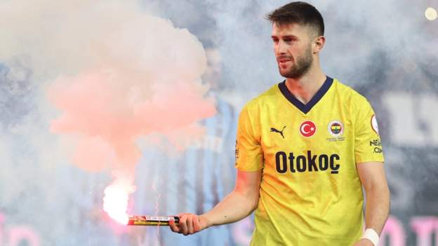 Fenerbahçe: Süper Lig’den çekilme konusunda oy kullanacak – BBC.com