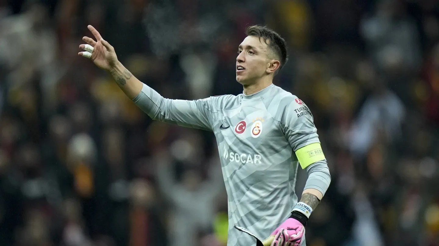 Galatasaray’ın Uruguaylı kalecisi Fernando Muslera, 37 yaşında uluslararası futbolu bırakıyor