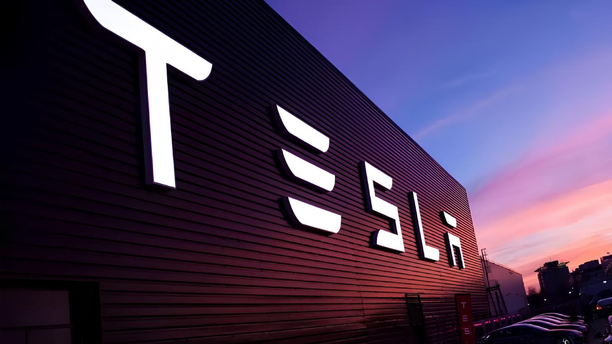 Tesla Kazasında Apple Mühendisinin Ölüm Nedeni Ortaya Çıktı: Otopilot Özelliği Sonunu Getirmiş!