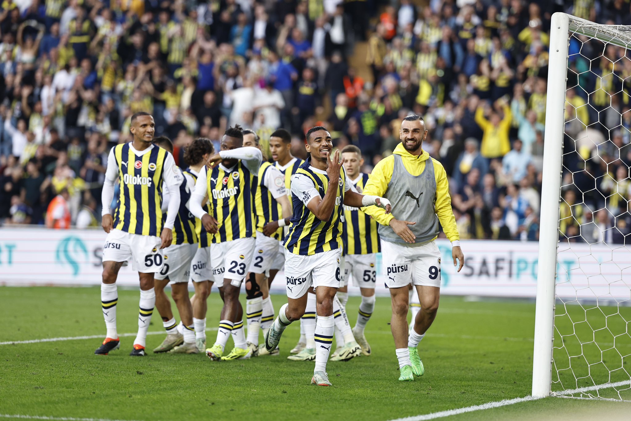 Ghanaian defender Alexander Djiku scores as Fenerbahce thump Kayserispor 3-0 - SportsWorldGhana